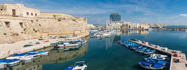 Gallipoli – Blick zur Neustadt und Fischerhafen; Apulien