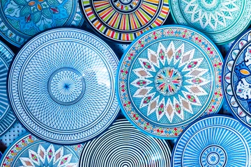 Photo sur Plexiglas Maroc Belles assiettes à vaisselle colorées et traditionnelles, le Maroc en Afrique