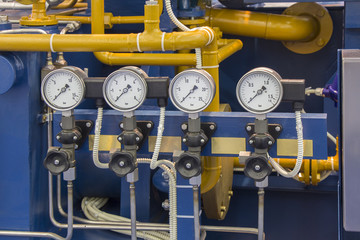 System's cooper pipes with Four manometers with valves