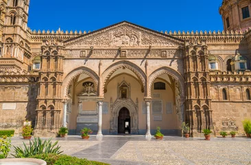 Photo sur Plexiglas Palerme The famous portico by Domenico and Antonello Gagini in the Cathedral of Palermo. Sicily, southern Italy.