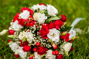 Wedding rings on the flower bouquet