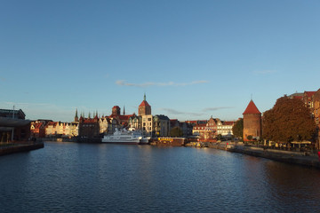 Polska, Gdańsk - nad rzeką Motławą, gdańska starówka © Iwona