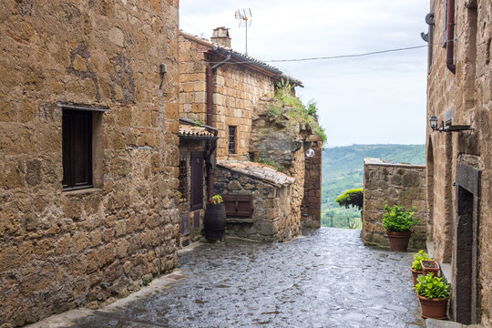 Fototapeta old town streets in Civita Bagnoregio in Umbria in Italy