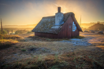 Fischerhütte am Morgen