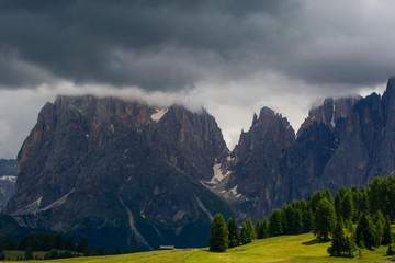 Nubi minacciose sul gruppo del Sassolungo