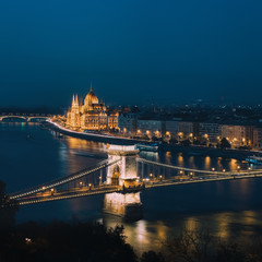 Fototapeta na wymiar Budapest chain bridge and parliament building