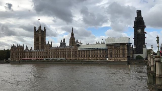 La Tamise et le parlement de Westminster &agrave; Londres 