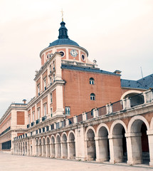Fototapeta na wymiar Facade of a part of the royal palace of Aranjuez