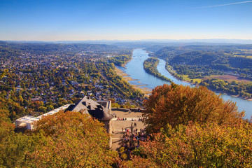 Blick vom Drachenfels auf den Rhein im Herbst
