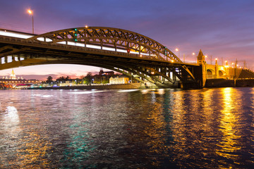Fototapeta na wymiar The long beautiful bridge across the river in the evening.