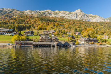 Fototapeta na wymiar Idyllic autumn scene in Grundlsee lake. Location: resort Grundlsee, Liezen District of Styria, Austria, Alps. Europe.