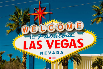 welcome to fabulous Las Vegas sign