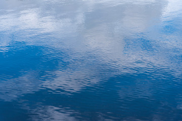 Obraz premium Blue sky and cloud reflection in water 