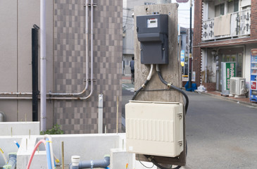 住宅　建築現場の仮設　電気メーターボックス