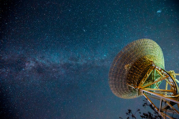 Radio telescopes and the Milky Way at night