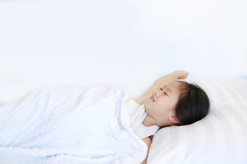 Fototapeta na wymiar Portrait of beautiful Asian child girl lying on bed.