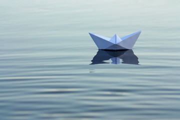 Obraz premium Paper boat