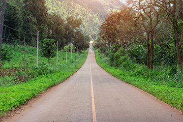 Obraz premium Car on the road with mountain background