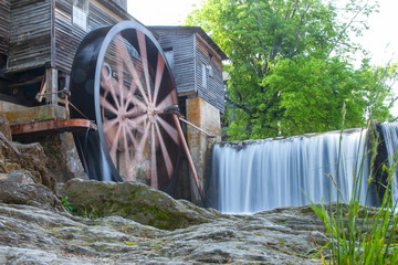 The Old Mill, is a historic gristmill in the U.S. city of Pigeon Forge,This is a famous place in Tennessee