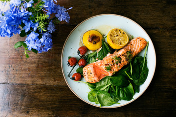 Grilled salmon filet with fresh greens