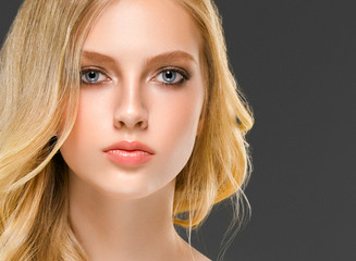 Naklejka premium Blonde woman face closeup with healthy skin and beauty makeup