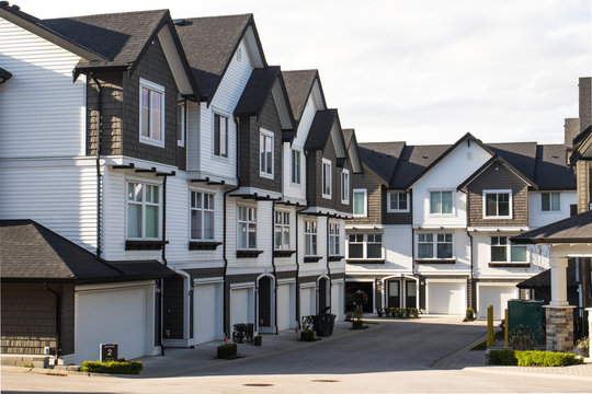 Nice and comfortable neighborhood. Townhouses in the suburbs of Canada. Booming real estate.