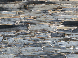 Mauer aus Schiefergestein