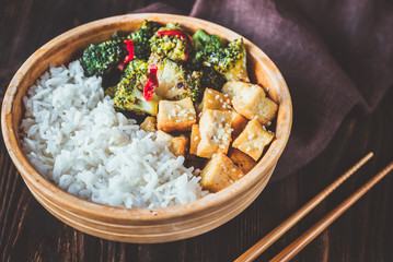 Tofu and broccoli stir-fry with white rice