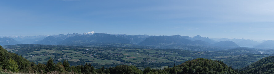 Fototapeta na wymiar Panorama du plateau du Salève