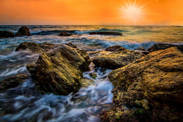 Plakat sunset on coast of sea