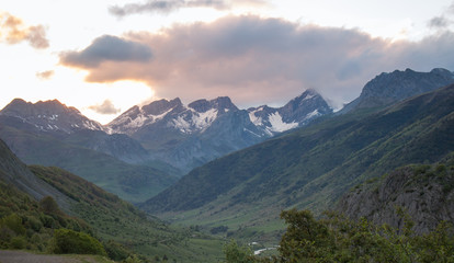 Fototapeta premium paisaje natural con cielo