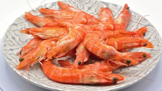 Grilled shrimps circling footage on white background

