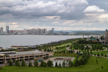 Fototapeta na wymiar panorama of the city on a cloudy day