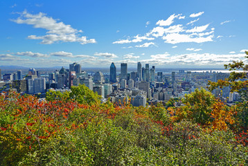 Scenic view of the city of Montreal in Quebec  with colorful autumn foliage from the Chalet du Mont Royal (Mount Royal) Kondiaronk belvedere viewpoint - obrazy, fototapety, plakaty