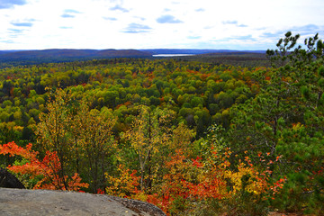 Fototapeta premium Algonquin Provincial Park, Ontario, Canada. Beautiful fall landscape with lake and mountains
