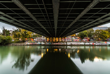 Donaukanal Wien - Unter einer Brücke