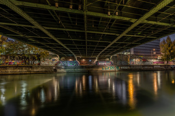 Donaukanal Wien - unter einer Brücke 1