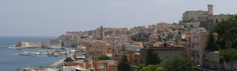 Fototapeta na wymiar Gaeta - panorama dalla chiesa di San Francesco