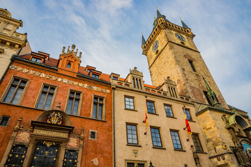 Fototapeta na wymiar Horloge astronomique et Tour de l'hôtel de ville de Prague