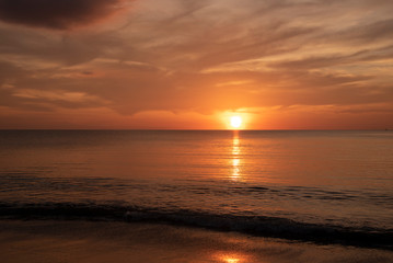 Fototapeta na wymiar The beautiful sunset at the beach