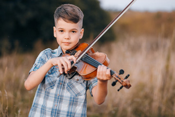 boy with violion