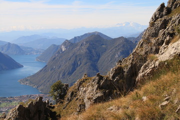 Zauber der Berge / Blick vom Monte Grona nach Westen mit Luganer See und Monte Rosa