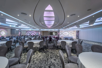 Fototapeta premium Empty new restaurant ready for wedding or birthday ceremony