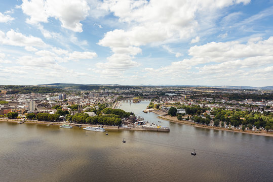 Blick von der Festung Ehrenbreitstein auf das Deutsches Eck in Koblenz