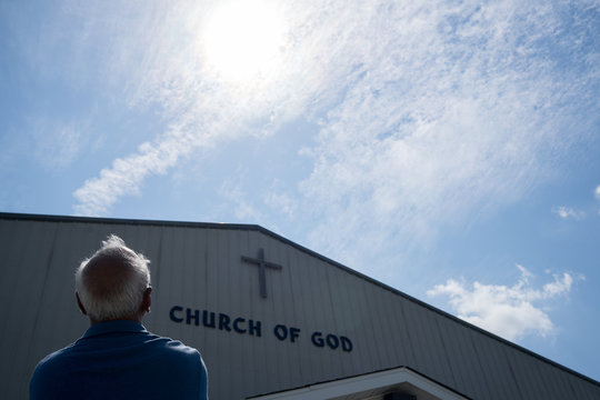 Eclipse watchers enjoy the total eclipse near Del Soto, Missouri