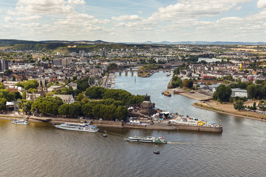 Blick von der Festung Ehrenbreitstein auf das Deutsches Eck in Koblenz