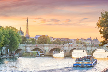 Sunset view of Paris skyline with Eiffel tower - obrazy, fototapety, plakaty