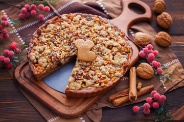 gingerbread tart with apples and nuts