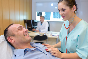 Obraz premium being checked by the medical assistant