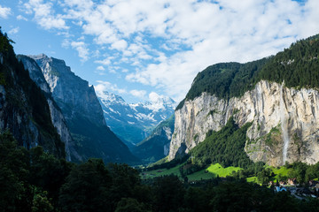 Fototapeta na wymiar Overlooking the Lauterbrunnen Valley in Switzerland